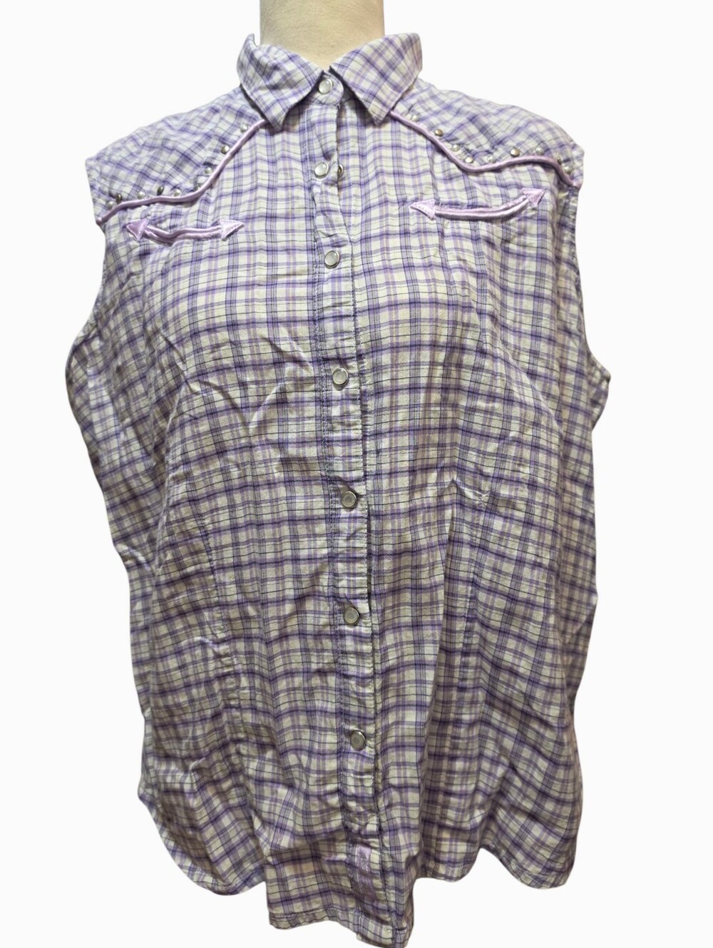 Women’s Wrangler Sleeveless Plaid Button-Up Western Shirt